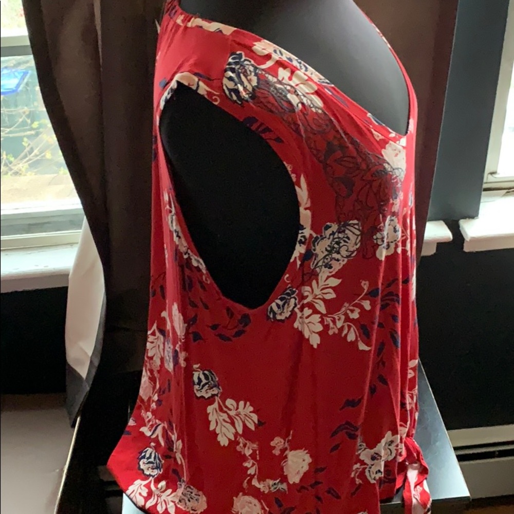 Red blouse - Picture 2 of 4